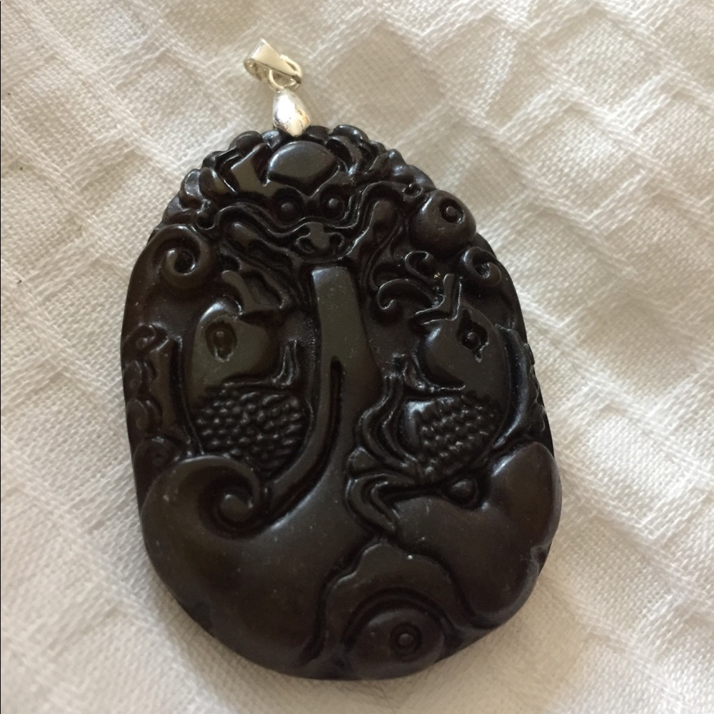 Sterling silver pendant necklace w carved stone